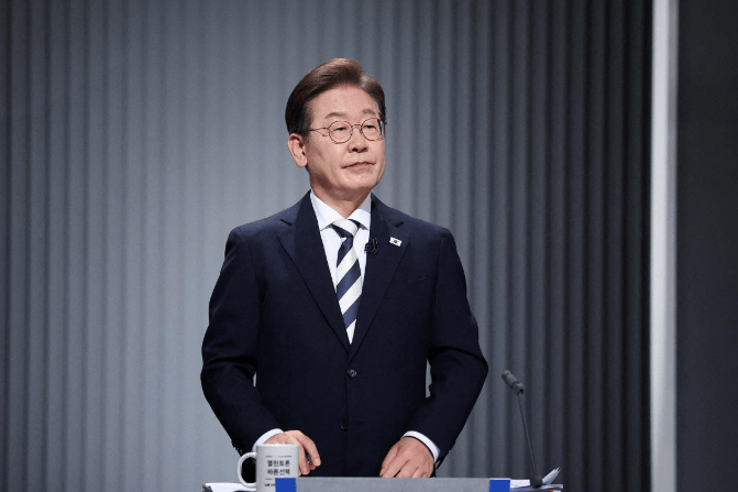 吃了中方给的定心丸后，紧握王毅外长的手，韩外长终于可以送一口气了，李在明想要的承诺拿到了