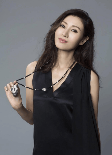考古|李嘉欣每月领200万生活费但是却不够花，豪门生活还是要靠自己？