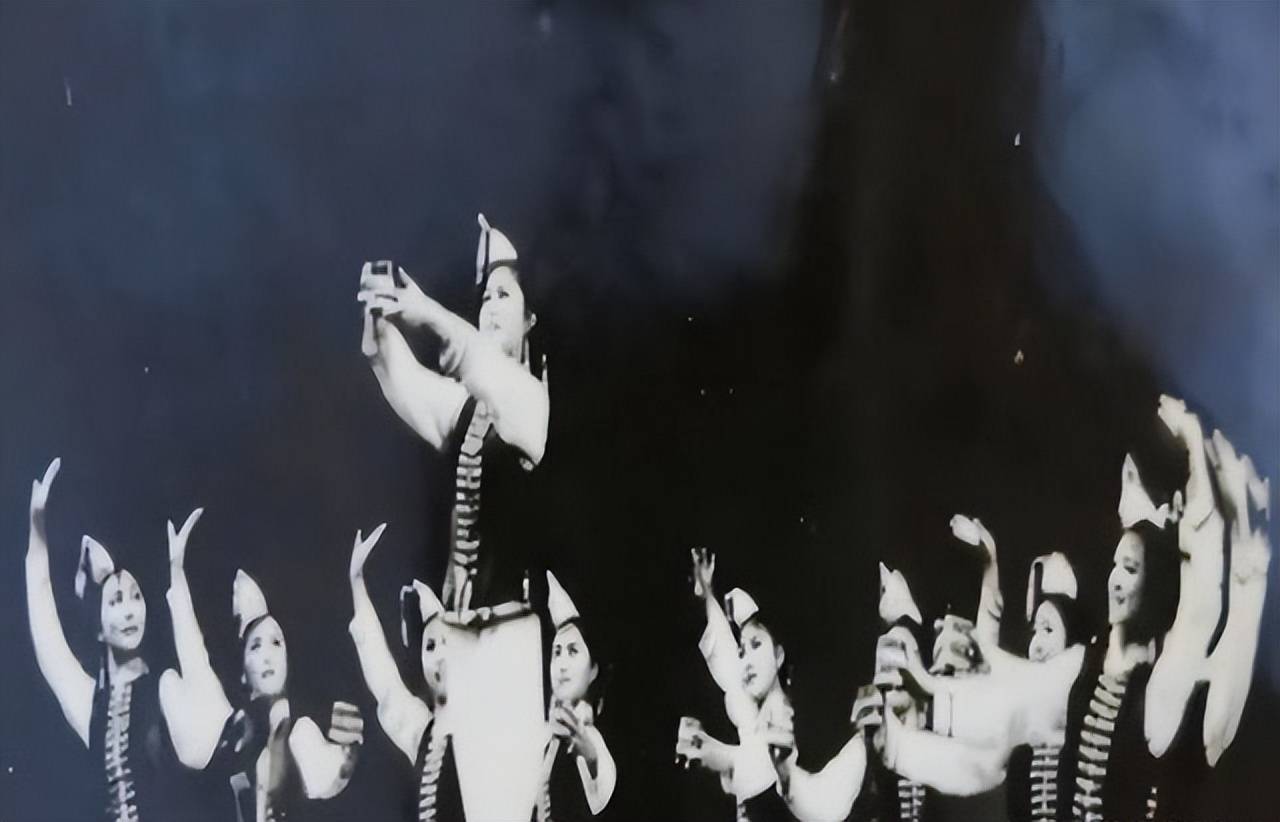 最美明星“刘三姐”：出卖身体103次，敛财76万，枪毙前大喊不服