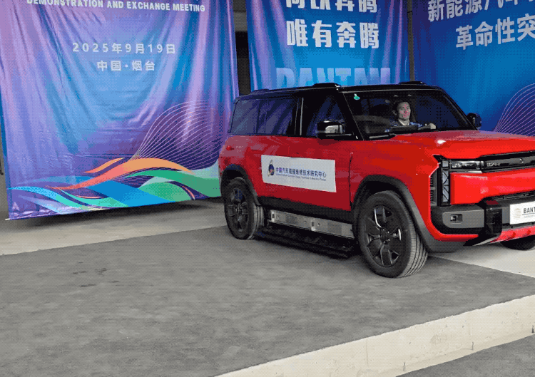 新能源汽车“保命”黑科技出炉：400公斤电池组起火爆炸前，可在0.1秒内可弹射15米！网友调侃：死道友不死贫道！