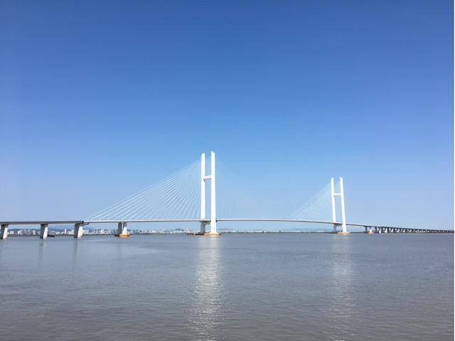 10年前的大桥被重启，金正恩意识到，中国这趟车再不上就来不及了