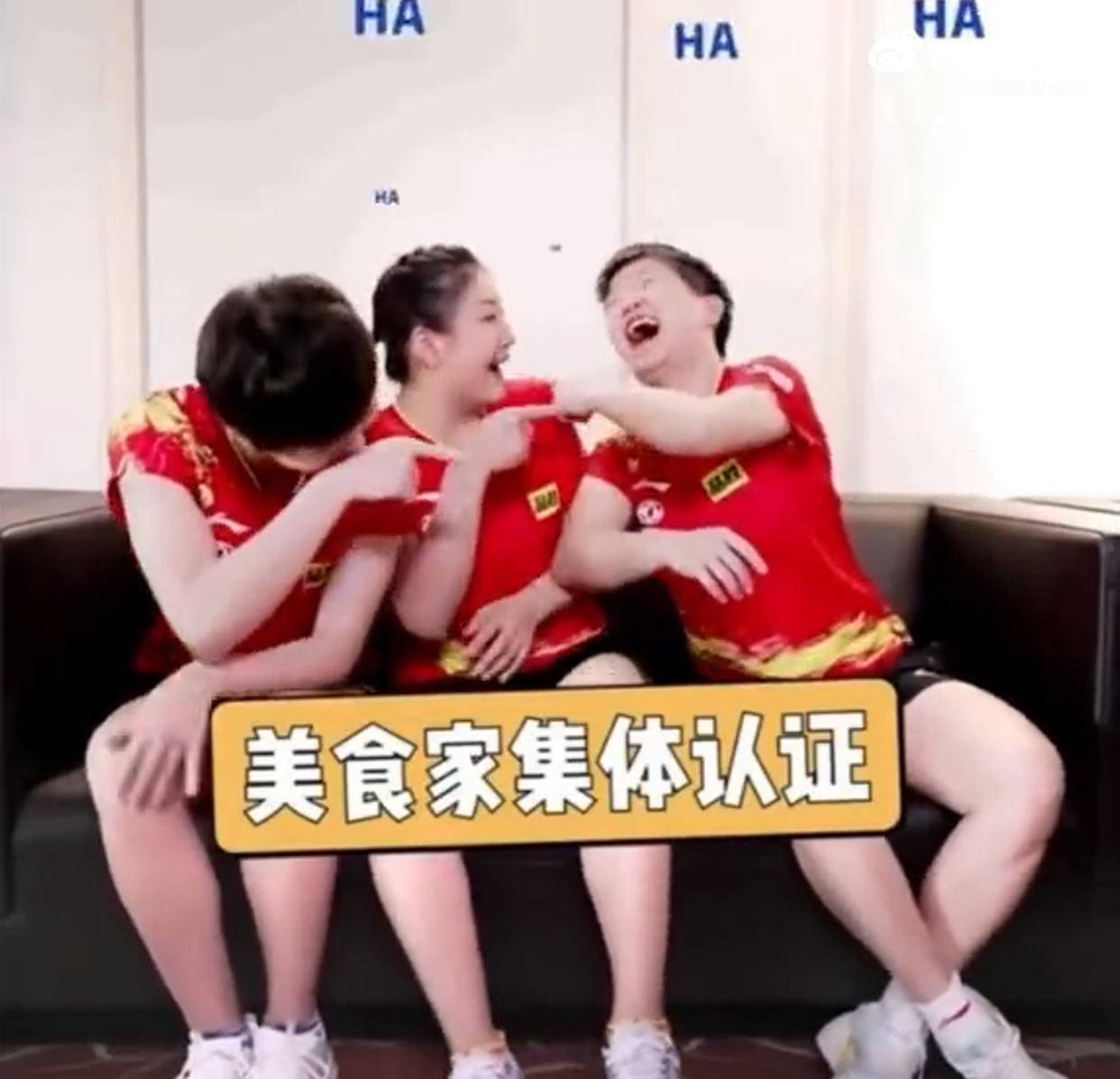 原创             笑料百出！孙颖莎被揶揄吃货+懒猫，幽默回应惹人捧腹