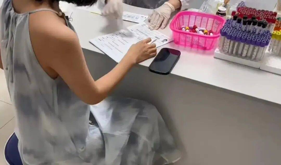 厦门一幼师因产前地贫基因报告被解聘，当事人发声：前夫举报上千次，现在被行业“封杀”