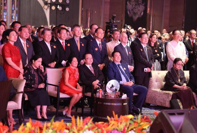 菲律宾骚乱刚平息，当着中国大使的面，马科斯突然“深表遗憾”