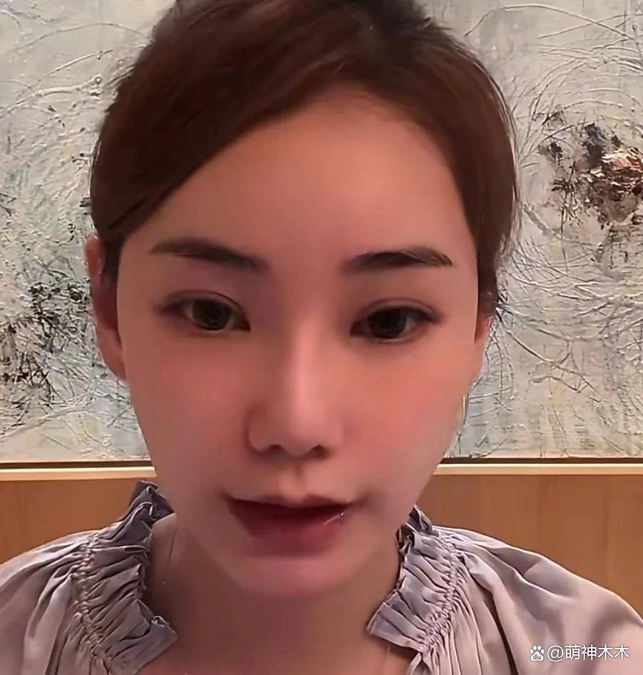 汪小菲马筱梅巴黎被偶遇，牵手散步举止贴心，女方疑似显怀了