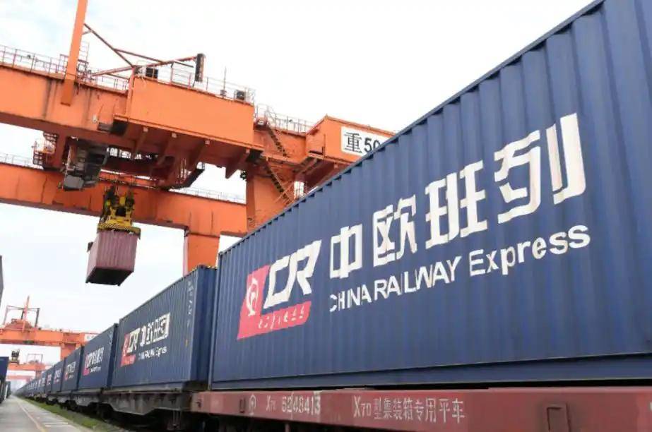 波兰突然封锁边境,中欧班列陷停摆,中国一招反制打通北极新航道