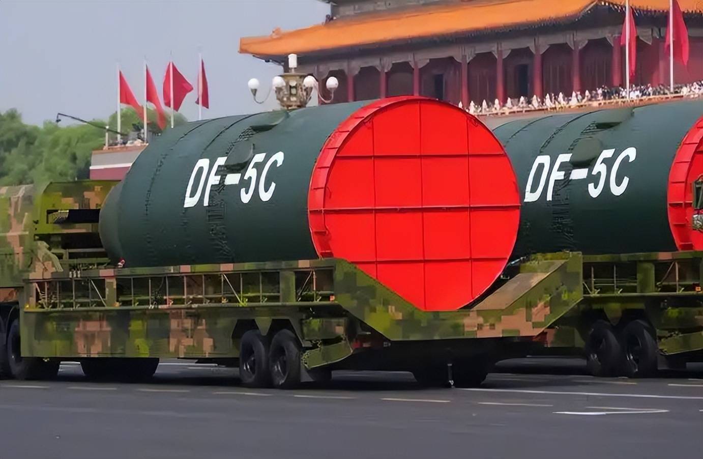 DF-5C全球覆盖射程碾压民兵III，10枚分导弹头让反导系统形同虚设