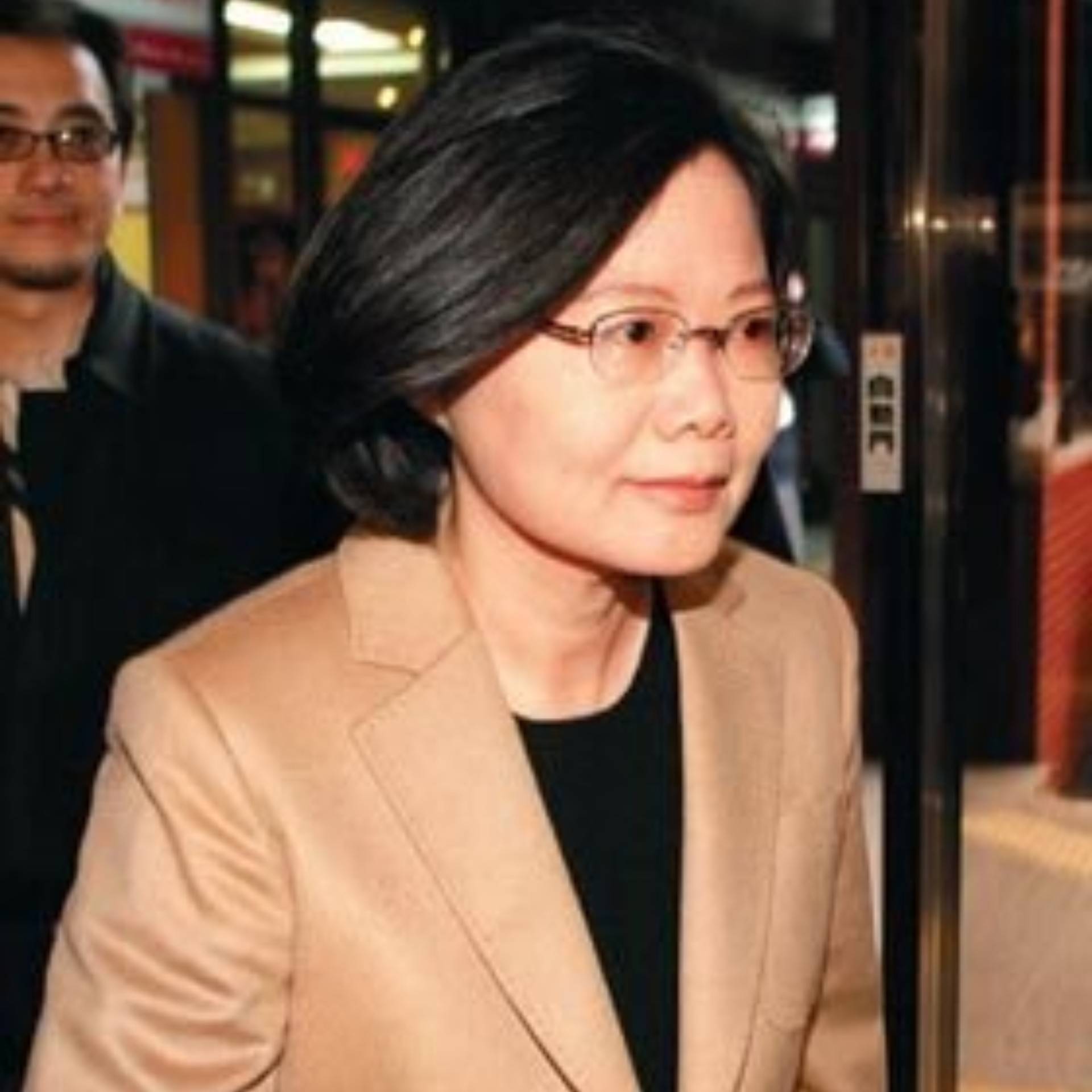 “台独”蔡英文，带大量国宝黄金意图出逃，目的地让大陆愤怒
