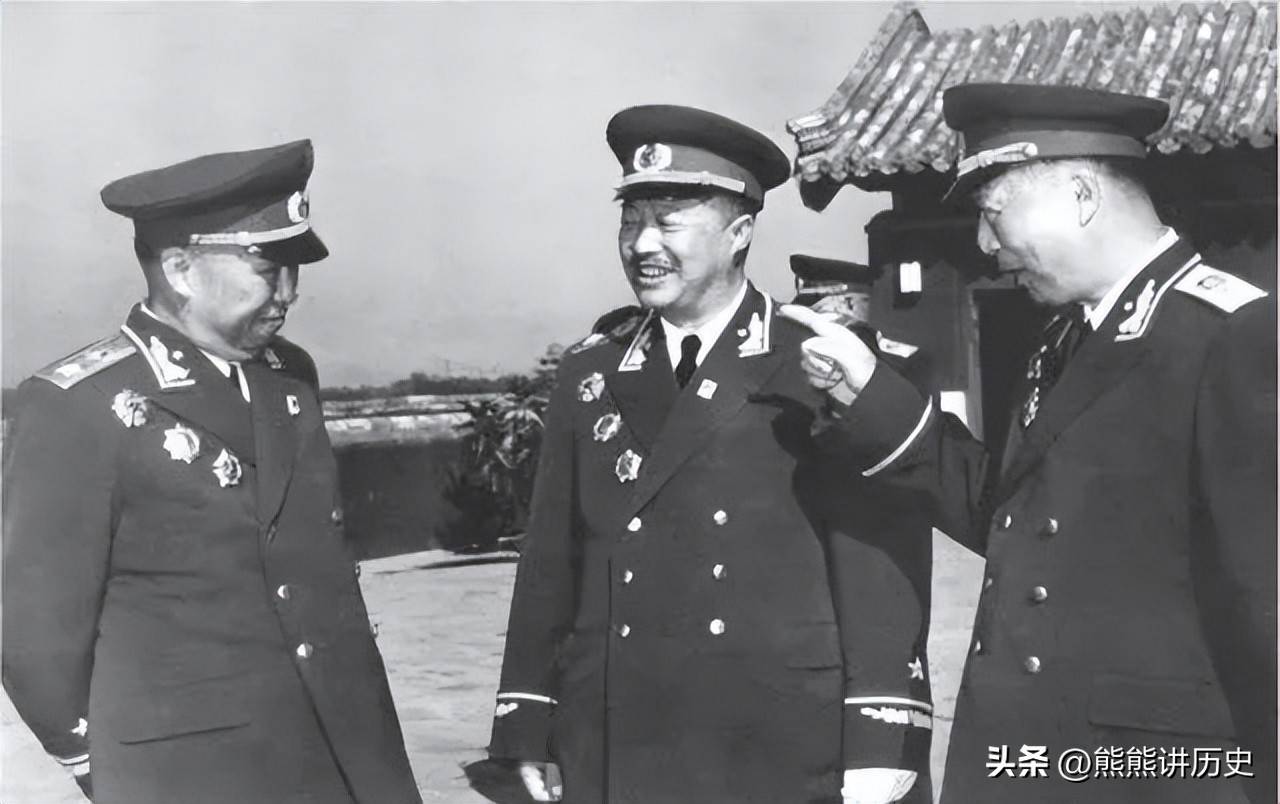 不是元帅，地位与威望却比十大元帅还高，他们是谁？