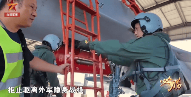歼-16立功了！同时锁定两架F-35，性能令美国人忌惮不已
