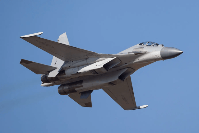 歼-16立功了！同时锁定两架F-35，性能令美国人忌惮不已