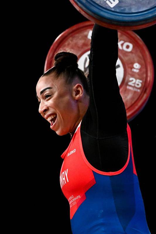 挪威举重世界冠军科恩达:从全职电工到国民偶像