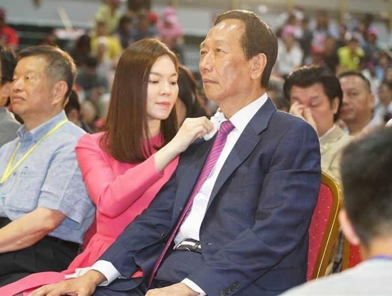 曾馨莹：34岁嫁百亿富豪结婚13年生下3个孩子婚姻幸福至今百