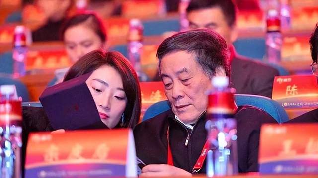突发！曝宗馥莉已辞职，知情者曝原因，娃哈哈回应，网友热议