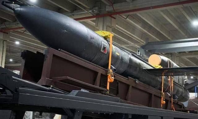 北约再下死手，俄罗斯警报响起：最后100米高度拦截神秘巡航导弹