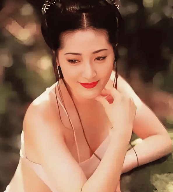 一辈子演了两部三级片，至今仍是“亚洲第一美胸”，其中一部是《金瓶梅》
