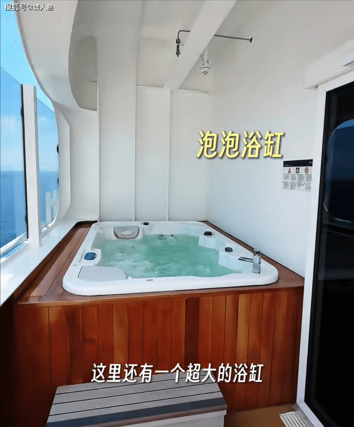 35岁蓝盈莹和妈妈同框似闺蜜，60岁妈妈年轻漂亮，二婚嫁亿万富豪