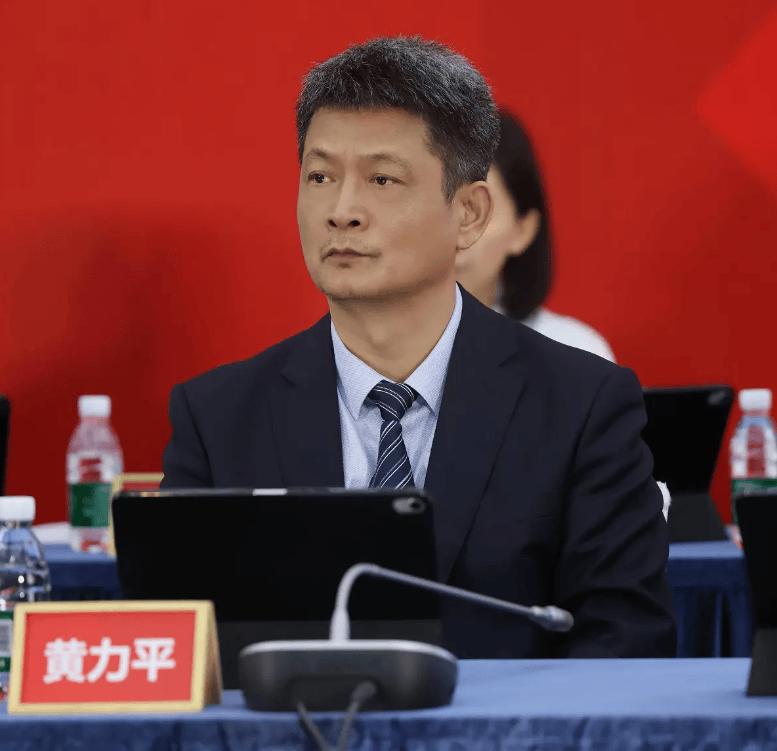 闪电离场！辛杰辞任万科董事长，黄力平火速接棒，股价应声震荡