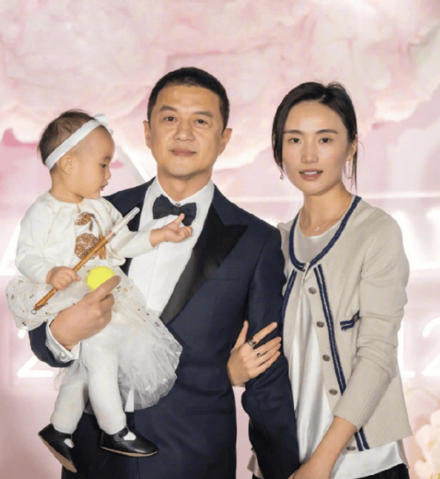 李亚鹏与海哈金喜官宣离婚：孩子跟随母亲生活，由双方共同抚养