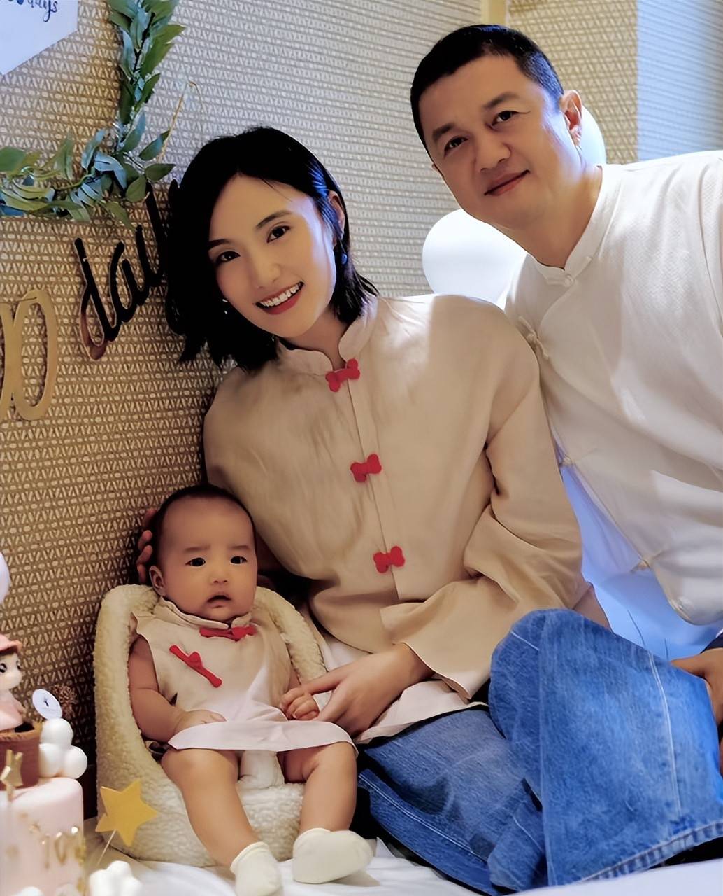 著名主持人曝李亚鹏离婚原因，债务不是主因，存在无法调和的问题