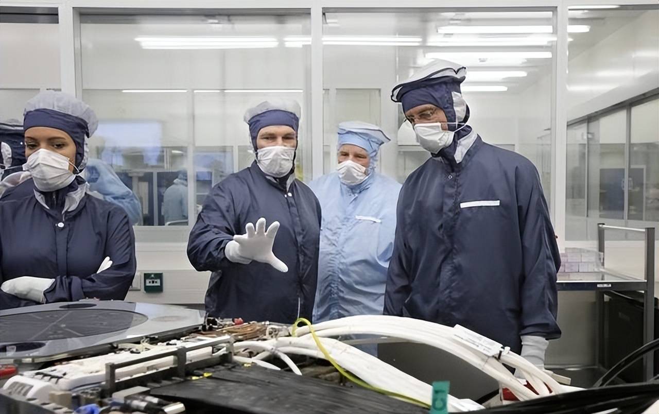 中国发出警告，要么5000亿回购，要么放弃专利，荷兰彻底的慌了！