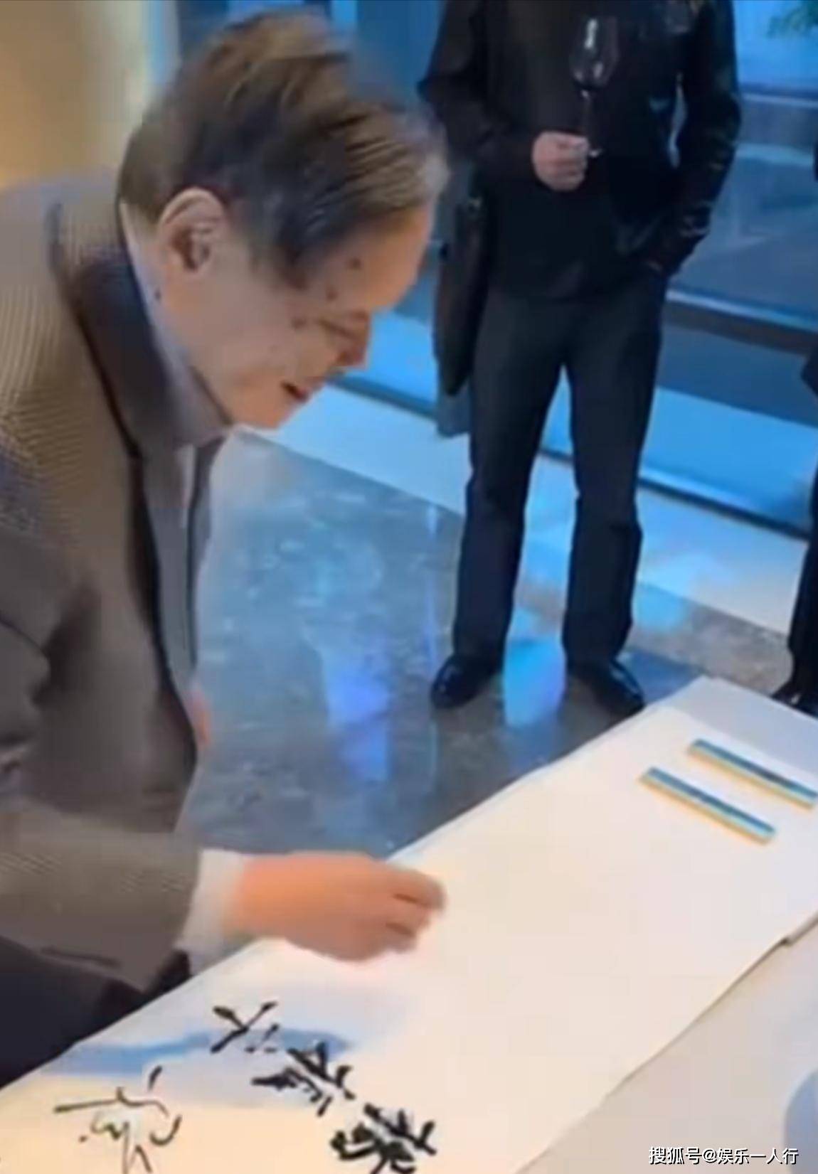 杨振宁去世早有预兆，听了他对妻子的称呼 才明白49岁翁帆果然精明