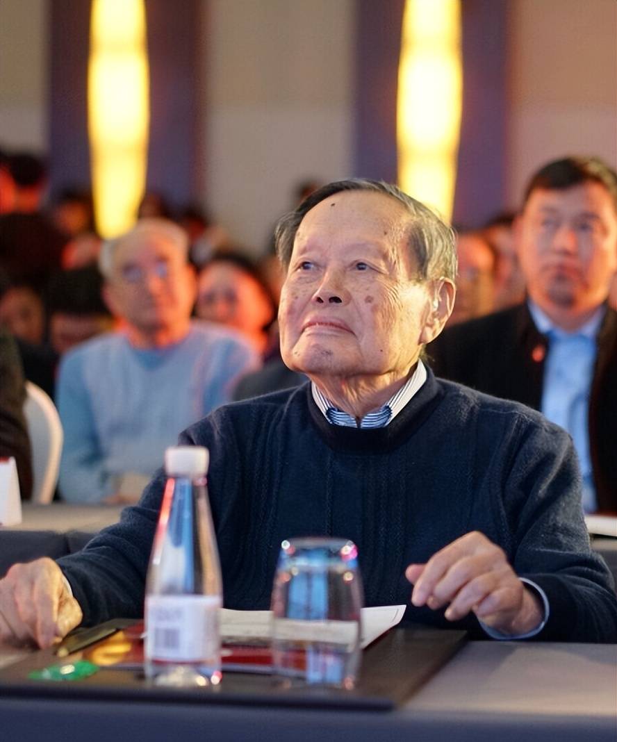 原创             翁帆没想到，人情世故、江湖地位在杨振宁告别仪式上体现淋漓尽致