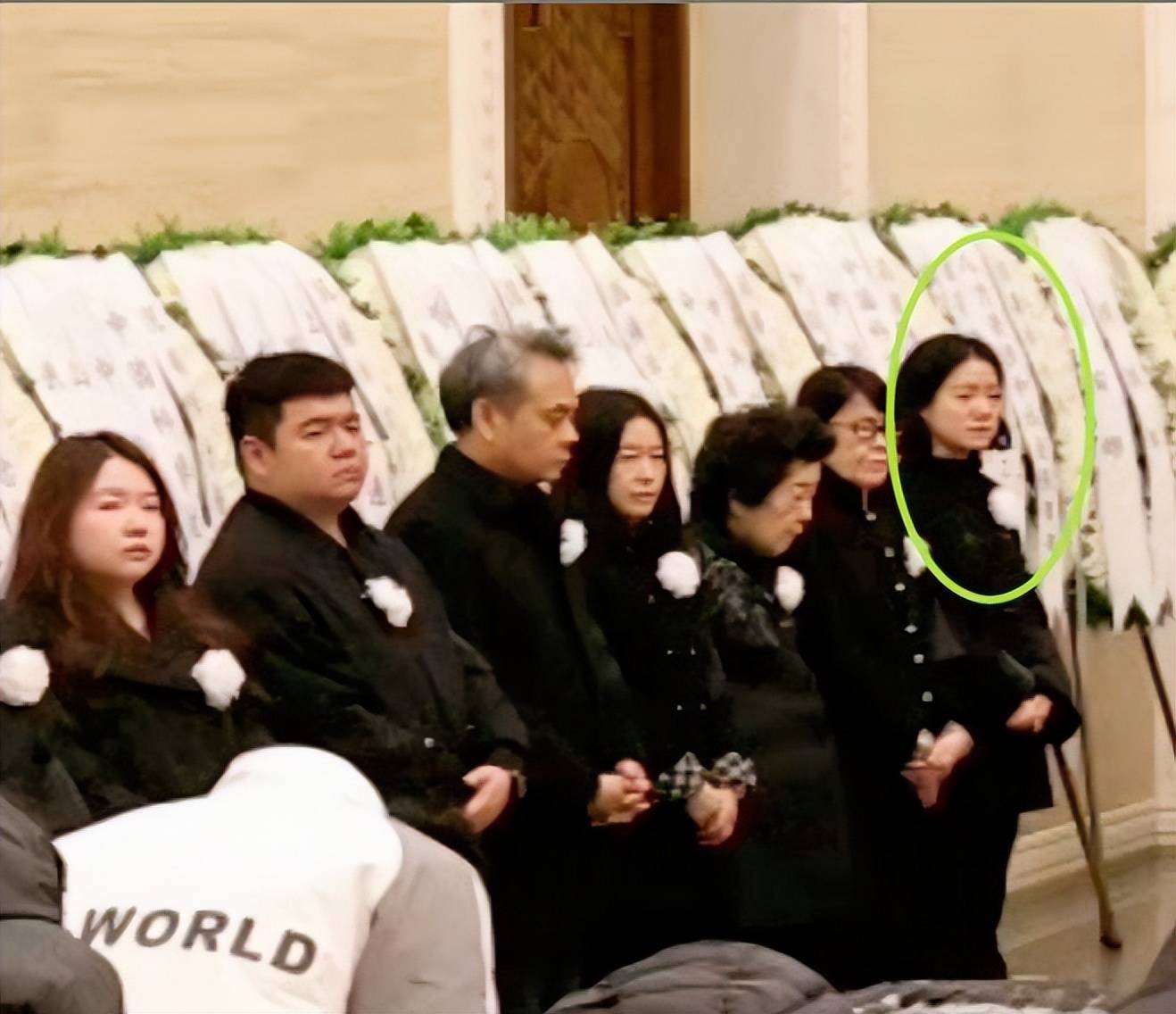 杨振宁葬礼，国旗盖遗体，离世前状态曝光，49岁的翁帆已再无遗憾