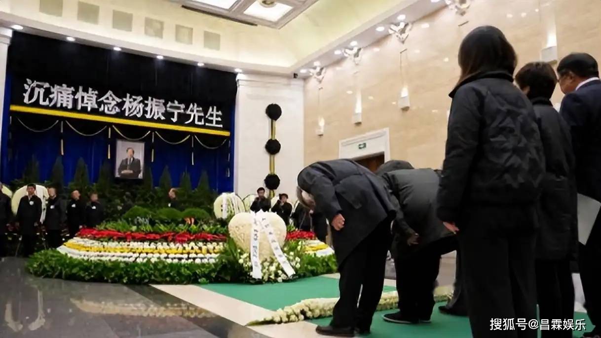 原创             杨振宁离世8天,翁帆因一个表情甩掉大黑锅,杜致礼妹妹说得太对