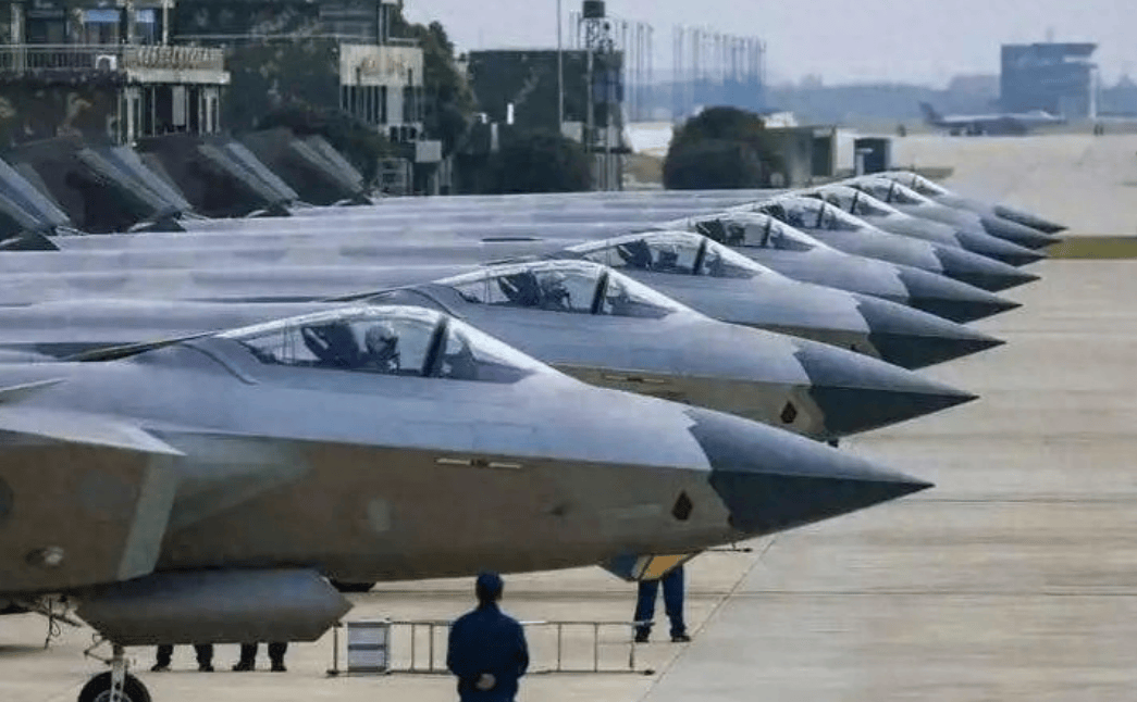 史上首次!超越美国,登顶全球空中力量,中国空军时代来了