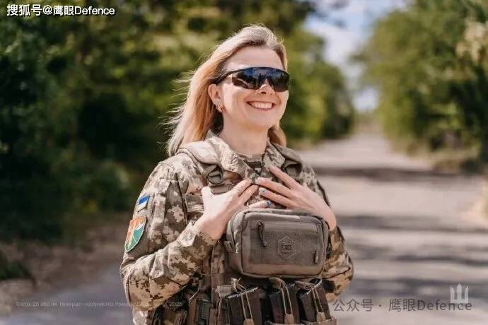 俄军女兵被送去参加“肉浪”攻势?致敬!那些美丽的乌克兰女兵们