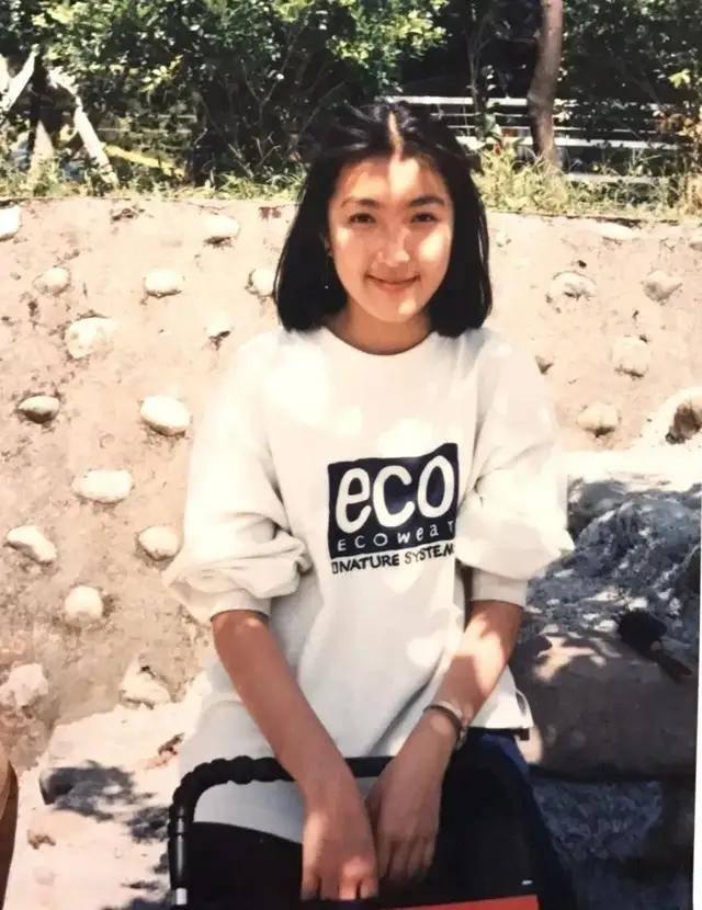 当两个女明星,在颁奖典礼接吻