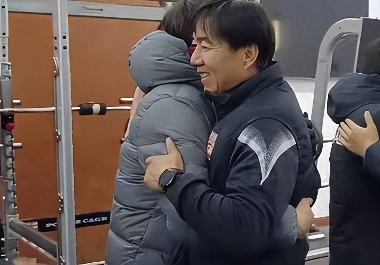 原创             争议!本土名帅:成都蓉城7外援在踢:没夺冠就是教练问题!