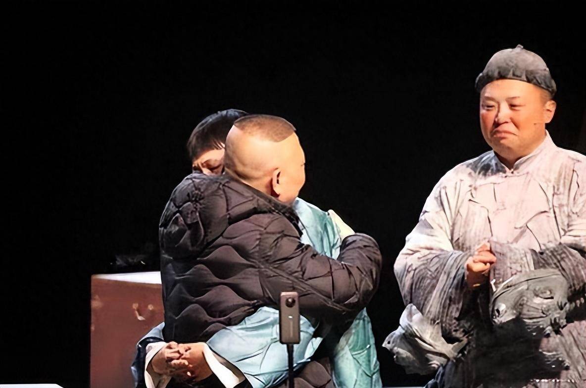 郭麒麟从德云社离开后,与亲妈一起生活,世上还是只有妈妈好