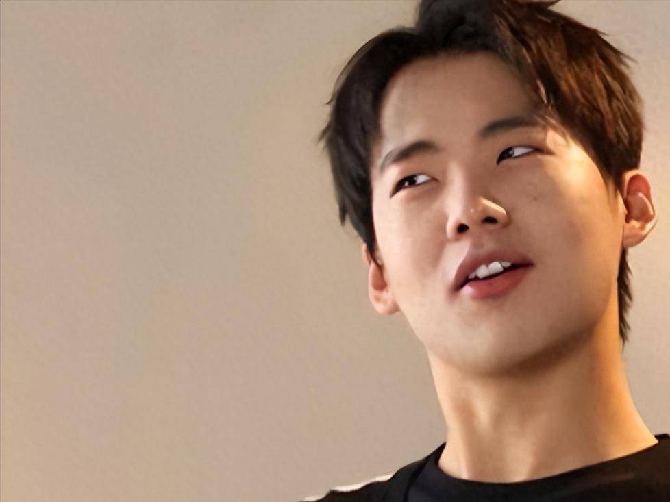 郭麒麟从德云社离开后,与亲妈一起生活,世上还是只有妈妈好