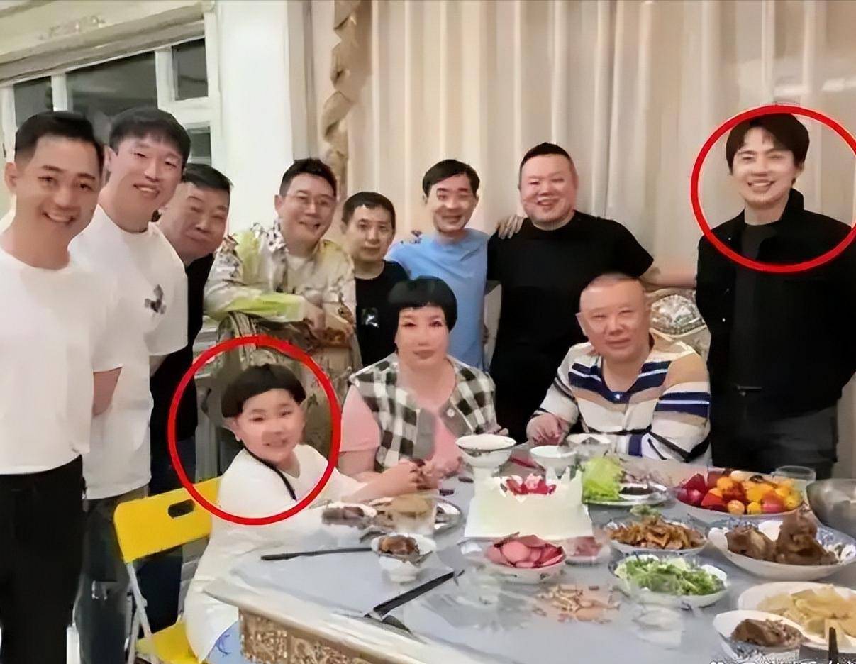 郭德纲带妻儿澳洲度假,10岁郭汾阳穿花裤扎耳洞,不见郭麒麟身影