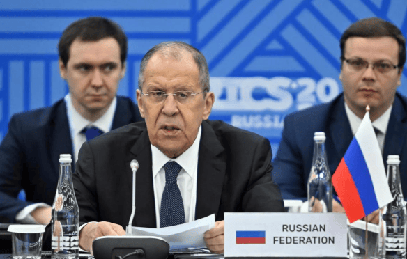 俄乌大结局终于要来？“最大罪人”已浮现，泽连斯基终于等来美方信号！拉夫罗夫直接点名警告