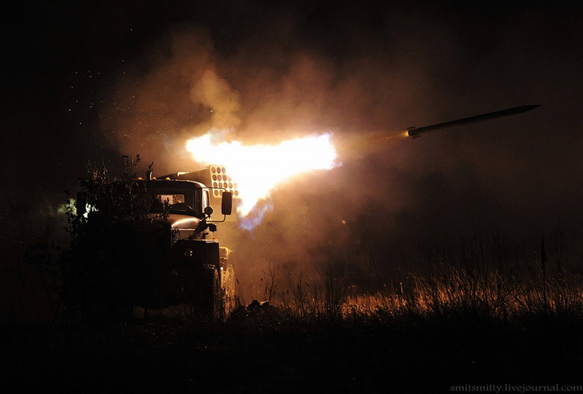 守城部队还剩万余人 200门火炮调好射击诸元：不做无谓牺牲直接架炮轰