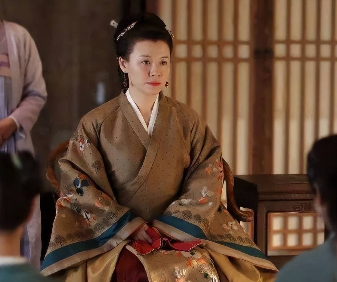 身价过亿豪门阔太，年过40被导演拉来救场，现在却意外爆红