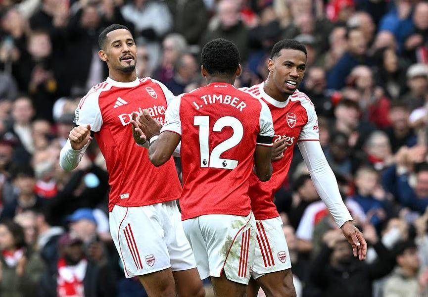 英超悲喜一夜！阿森纳2-0豪取9连胜曼联2-2爆冷切尔西1-0热刺利物浦0终结4连败