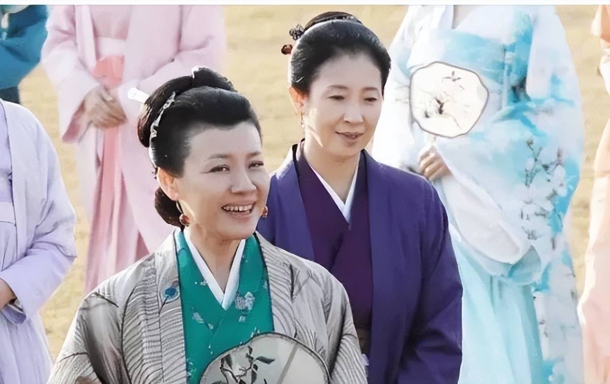 身价过亿豪门阔太，年过40被导演拉来救场，现在却意外爆红