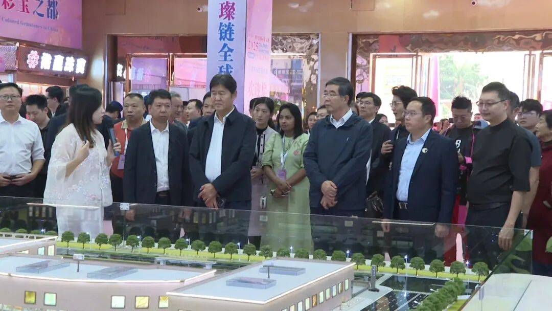 来利国际w66官网【中邦彩宝首饰看海丰】2025中邦·汕尾彩色宝石物业繁荣大会考