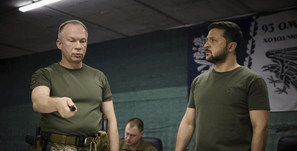 泽连斯基被扯掉遮羞布，乌前防长：红军城战斗已经结束，再不跑啥都完了！