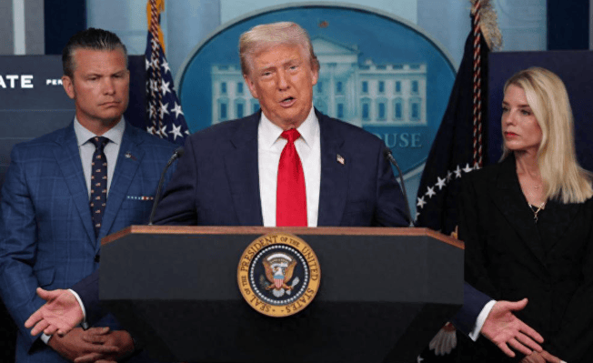 实属罕见!见完中国防长后,五角大楼对华态度大变,特朗普猛然意识到:最大的敌人在美国内部