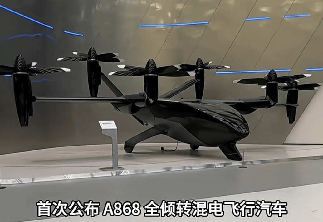 小鹏女机器人走猫步,网友:“赌包辣条,绝对是真人!”