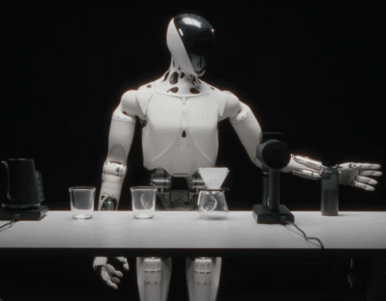 全网都吵疯了！小鹏的人形机器人，是不是真人