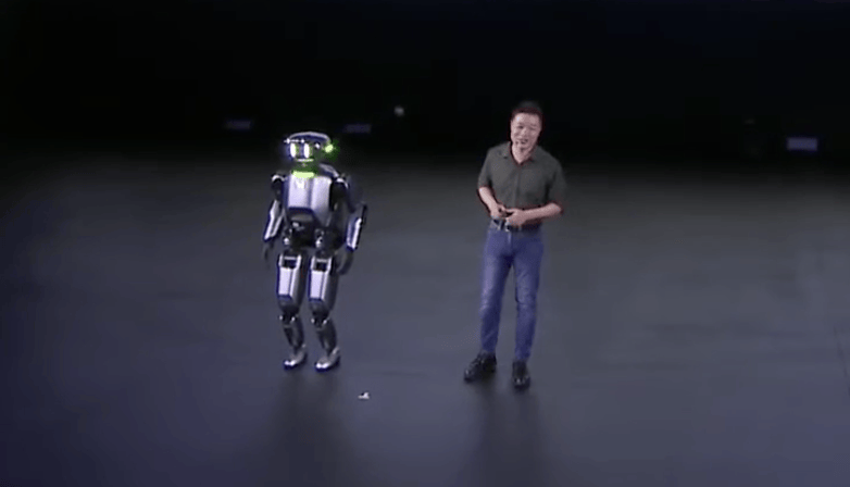 原创 何小鹏的小鹏,批量造“女机器人”