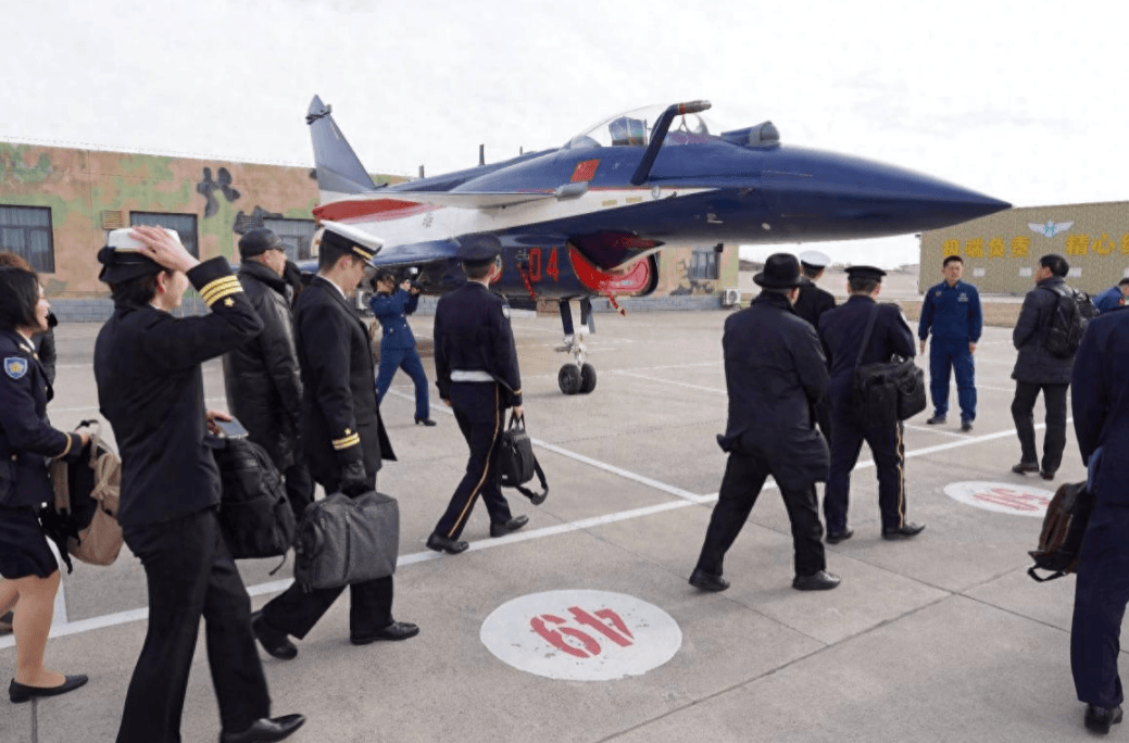 高市早苗独角戏再怎么唱,不妨碍自卫队很老实,来华找解放军谈和平