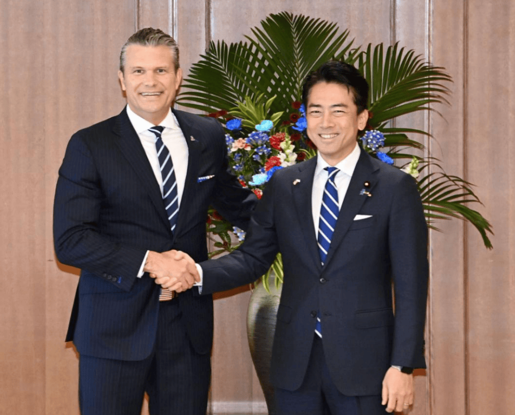 高市早苗独角戏再怎么唱,不妨碍自卫队很老实,来华找解放军谈和平