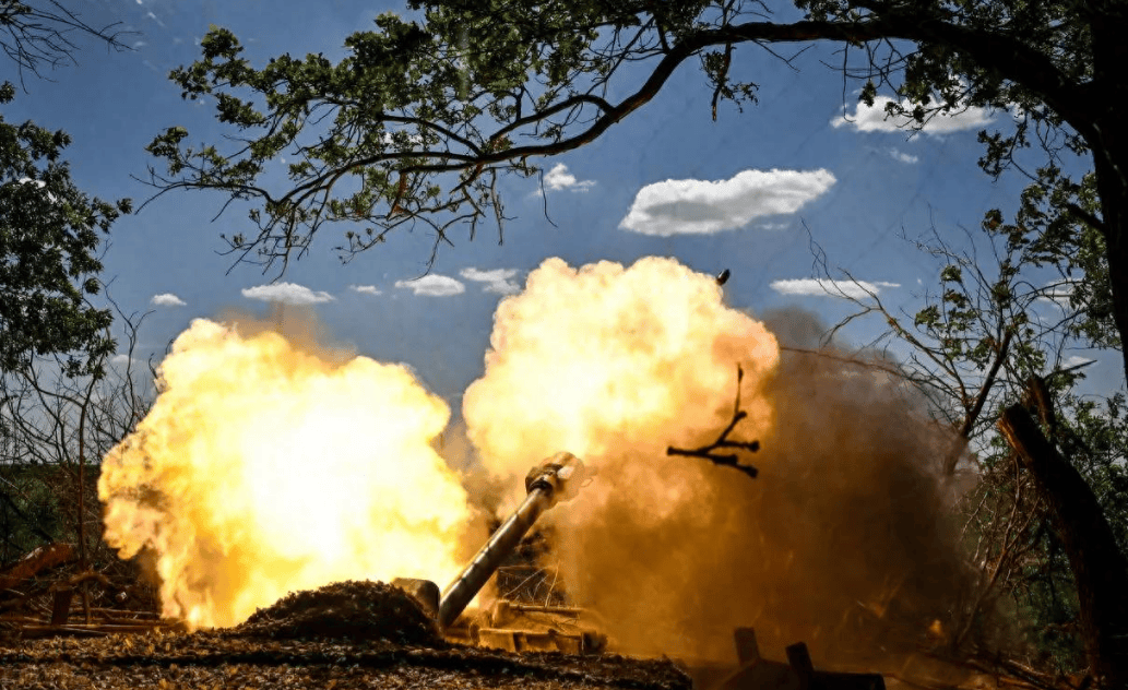 乌军上演5镇大撤退，俄罗斯军队勇猛如潮冲破新战线，乌克兰又一州“十万火急”！